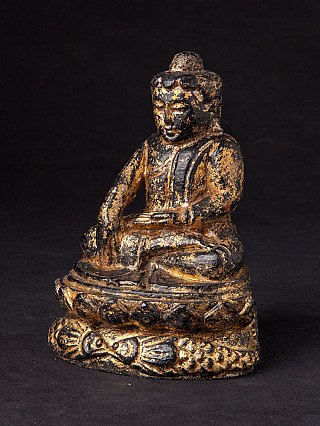 Buddha statue from Burma (Myanmar), three-quarter right view with seated posture and lotus base