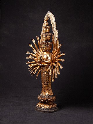 Chinesische Bronze-Avalokiteshvara-Statue, stehend mit mehreren Köpfen und Armen, Dreiviertelansicht rechts