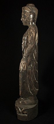 Stehende Buddha-Statue aus Holz aus Burma (Myanmar), Seitenansicht mit Arm und Gewandfalten
