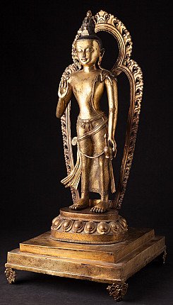 Nepalesische Lokeshor-Statue aus Bronze in Dreiviertelansicht mit erhobener Hand und Aureole