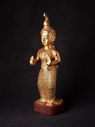 Hölzerne Nat-Statue aus Myanmar, Dreiviertelansicht mit erhobenen Händen