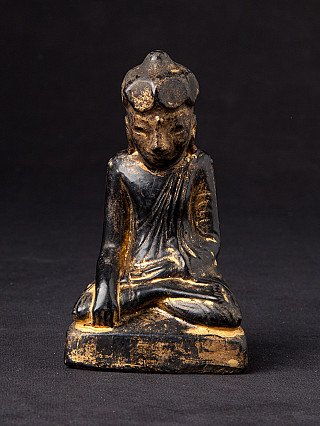 Antike burmesische lackierte Buddha-Statue in Bhumisparsha-Mudra, sitzend auf rechteckigem Sockel, Frontalansicht