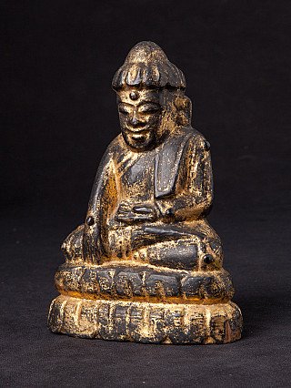 Houten Lotus Boeddha uit Myanmar met versleten vergulding, driekwartaanzicht van links