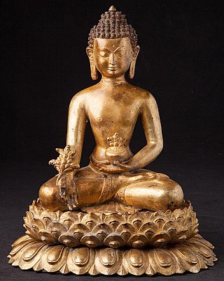 Nepalesische Medizin-Buddha-Bronzestatue sitzend auf Lotossockel, Frontalansicht