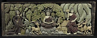 Altes hölzernes Buddha-Panel aus Burma, Frontalansicht mit sitzendem Buddha im Relief