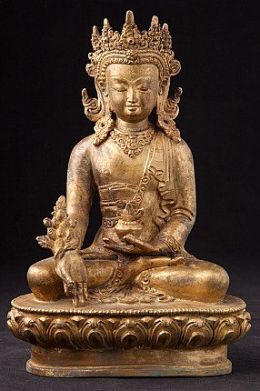 Gekrönte bronzene Medizinbuddha-Statue aus Nepal, sitzend auf Lotus-Sockel, Frontalansicht