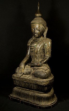 Antike hölzerne Shan-Buddha-Statue, sitzend, Dreiviertelansicht von rechts mit Sockel