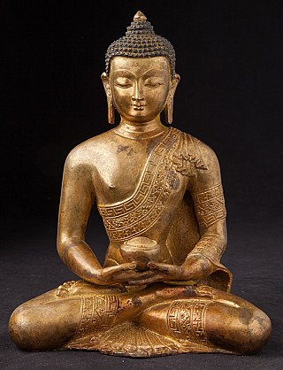 Nepalesische Buddha-Statue aus Bronze, Frontalansicht mit Dhyana-Mudra und Almosenschale