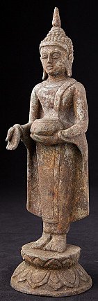 Buddha-Statue aus Bronze aus Burma in Dreiviertelansicht mit Schale und Varada-Mudra