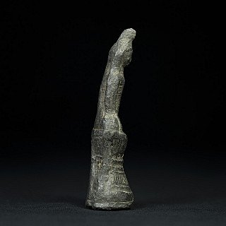 Shan-Buddha-Amulett aus Burma, schlanke Seitenansicht mit gebogener Silhouette