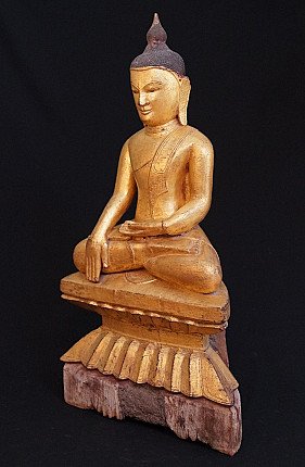 Shan-Buddha-Statue aus Burma (Myanmar) aus Holz, sitzend mit herabgestreckter Hand, Dreiviertelansicht links