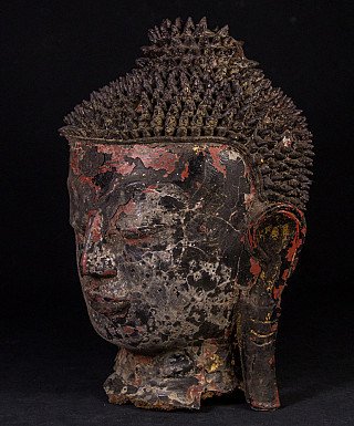 Boeddhahoofd uit Myanmar in lakwerk, Ava-stijl, driekwartaanzicht links met oor