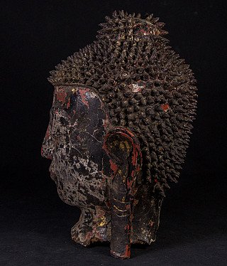 Myanmar Boeddhahoofd van lakwerk, Ava-stijl, linkerzijaanzicht met haarlokken