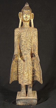 Staand houten Boeddhabeeld uit Birma (Myanmar), Mon-stijl, vooraanzicht met sokkel