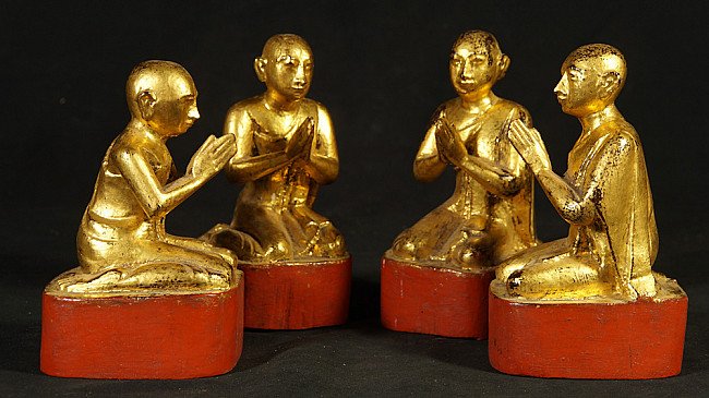 Satz antike Monch Figuren
