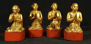 Satz antike Monch Figuren