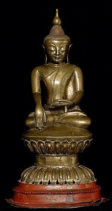 Birmese Shan bronzen Boeddha in bhumisparsha mudra, zittend op lotussokkel, vooraanzicht