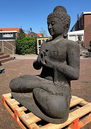 Grosse alte Lavastein Buddha Figur