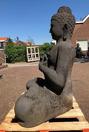 Grosse alte Lavastein Buddha Figur