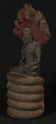 Naga-Boeddhabeeld uit Myanmar in hout, driekwartaanzicht met zicht op de slangenkap