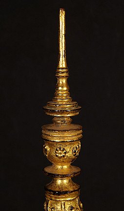 Detail van de bovenste knop en spits van het deksel van het lakwerk vat
