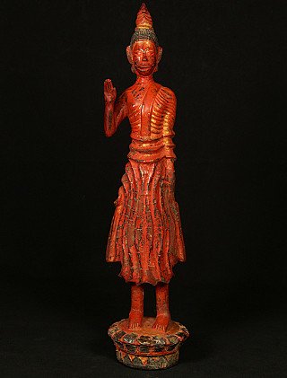 Antike stehende Buddha-Statue aus Laos aus Holz, Frontalansicht mit Abhaya-Mudra auf Rundsockel