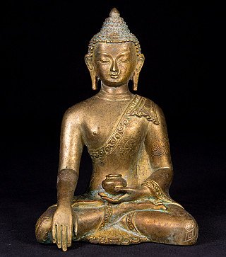 Buddha statue in bronze from Nepal, full front view, seated with bhumisparsha mudra and bowl