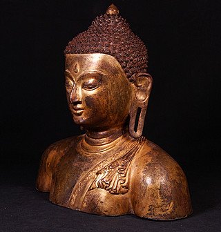 Bronzen Boeddhahoofd uit Nepal in driekwartaanzicht links, met golvende haarlokken en oorlel