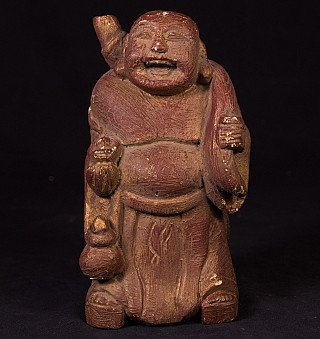 Houten Happy Buddha-beeld uit Birma, zittend met tas en schaal, vooraanzicht