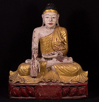 Houten Mandalay Boeddhabeeld uit Myanmar, zittend in bhumisparsha mudra, vooraanzicht
