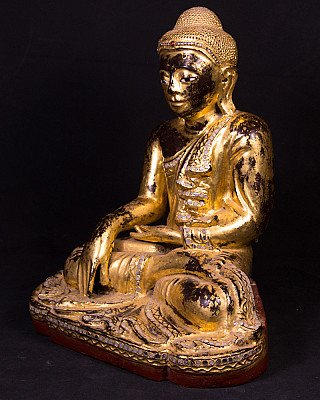 Mandalay Buddha statue from Burma (Myanmar) in wood, three-quarter left view