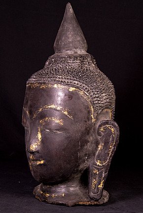 Boeddhahoofd uit Myanmar in lakwerk, driekwartaanzicht links met oor en ushnisha