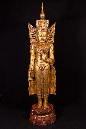 Gekrönte stehende Buddha-Statue aus Holz aus Birma (Myanmar), Frontalansicht auf Lotussockel