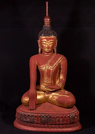 Burmesische Ava-Buddha-Statue aus Lackarbeit, sitzend in Bhumisparsha-Mudra, Frontalansicht