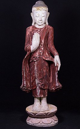 Mandalay-Buddha-Statue aus Myanmar aus Holz, stehend auf Lotus-Sockel, mit rotem Gewand und erhobener Hand