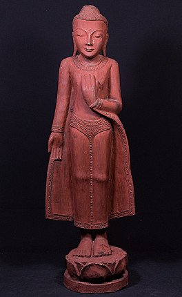 Stehende Buddha-Statue aus Holz aus Myanmar, Frontansicht mit roter Fassung und Lotussockel