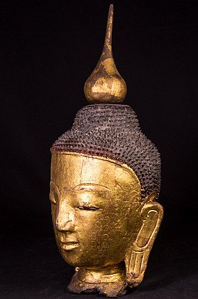 Boeddhahoofd uit Myanmar in Ava-stijl, lakwerk met vergulding, driekwartaanzicht links