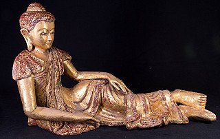 Houten liggende Boeddha uit Birma (Myanmar), Mandalay-stijl, driekwartaanzicht met vergulde afwerking