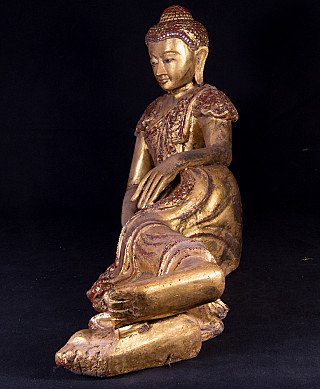 Boeddhabeeld in liggende houding, houten Mandalay-stijl uit Birma, aanzicht vanaf de voeten