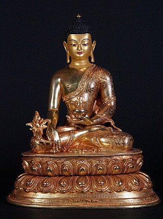 Koperen Medicine Buddha uit Nepal, zittend op lotussokkel met kom en neergelaten hand, vooraanzicht