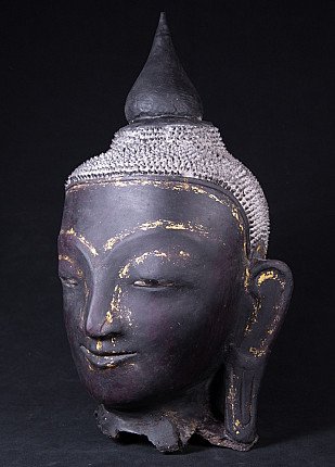 Ava-stijl Boeddhahoofd uit Myanmar, driekwartaanzicht met ushnisha en lange oorlellen