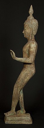 Stehende Buddha-Statue aus Bronze, Seitenansicht mit erhobener Hand in Abhaya-Mudra