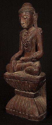 Houten Shan Boeddhabeeld uit Myanmar, driekwartaanzicht met zicht op de sokkel
