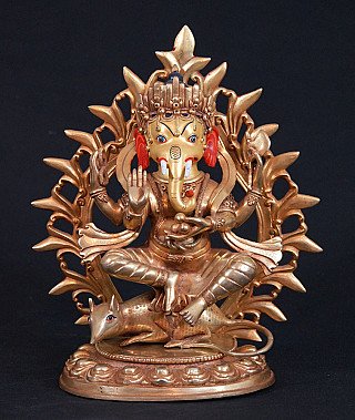 Nepalesische Ganesha-Statue aus Bronze mit Aureole, frontal auf rundem Sockel mit Tier