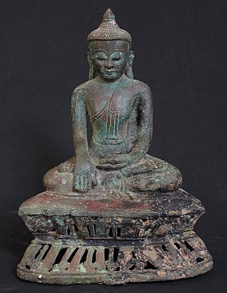 Bronzen Ava-Boeddha uit Birma (Myanmar) in bhumisparsha mudra, zittend, vooraanzicht