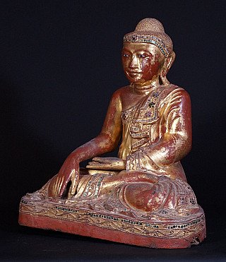 Burmese Mandalay Buddha statue in wood with gilding, three-quarter right view