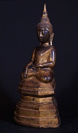 Bronze-Buddha-Statue aus Myanmar in Dreiviertelansicht, mit hoher Ushnisha und Sockel