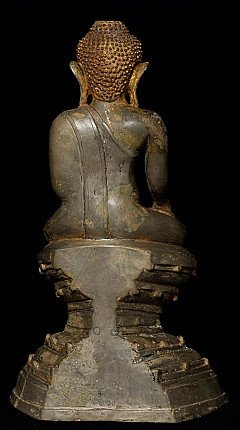 Burmese bronze Buddha statue in Shan style, rear view with smooth back and stepped base