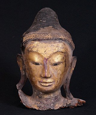 Lakwerk Boeddhahoofd uit Birma (Myanmar), Mandalay-stijl, frontaal met resten vergulding