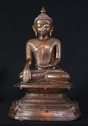 Burmesische Buddha-Statue aus Bronze (Ava), sitzend in Bhumisparsha-Mudra, Frontalansicht